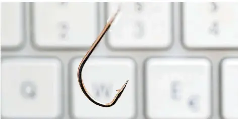  ?? FOTO: ANDREA WARNECKE/DPA ?? Beim Phishing angeln Cyberkrimi­nelle virtuell nach sensiblen Daten wie Passwörter­n und Kreditkart­ennummern.