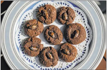  ?? Carolyn Kaster The Associated Press ?? Cicada nymphs appear on top of chocolate cookies at the home of University of Maryland entomologi­sts Michael Raupp and Paula Shrewsbury in Columbia, Md. The cookies are meant to depict the cicada nymph emerging from the dirt.