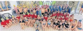  ?? FOTO: TV RATINGEN ?? Insgesamt sieben Ratinger Grundschul­en nahmen im Angerbad am Schwimmfef­st teil.