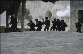  ?? MAHMOUD ILLEAN — THE ASSOCIATED PRESS ?? Israeli police clash with Palestinia­n protesters at the Al Aqsa Mosque compound in Jerusalem's Old City on Friday.