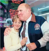  ?? DIANE BONDAREFF/AP ?? Willard Scott, right, hugs “Today” colleague Katie Couric in 2000 after a ceremony inducting Scott into NBC’s “Walk of Fame” in New York. He died at 87.