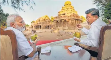  ?? PTI ?? PM Narendra Modi and Chinese President Xi Jinping hold one-on-one talks on the first day of the informal India-China summit in Tamil ■ Nadu’s Mamallapur­am on Friday. >>P8