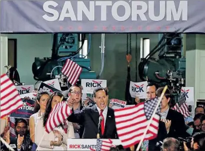  ?? KEITH SRAKOCIC / AP ?? Rick Santorum se presentó como defensor del “conservadu­rismo de cuello azul”