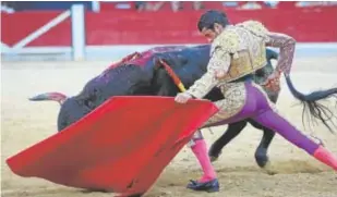  ?? // SERGIO MORENO ?? Emilio de Justo y Boticario, único dúo triunfal de la tarde