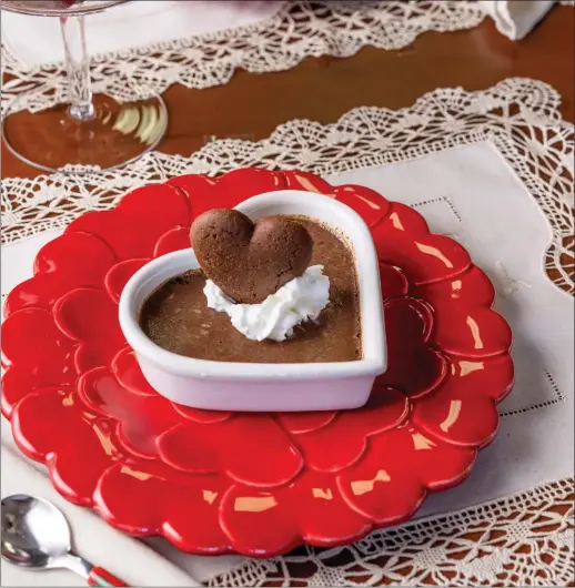  ?? PHOTO MARY ANN ESPOSITO ?? Chocolate pot de creme is easy to make, but using the best chocolate and paying attention to detail is key to its success.