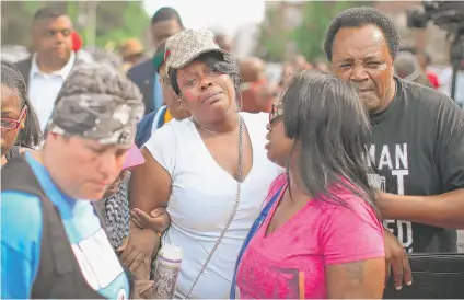  ?? | SCOTT OLSON/GETTY IMAGES ?? Shaneetha Goodloe (center) is comforted Sunday during a memorial service for her daughter, Shamiya Adams.