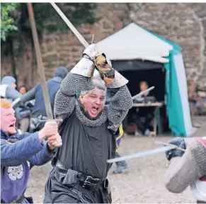  ?? FOTO: KEMPNER ?? Die Ritterspie­le auf Schloss Burg könnten ein Vorbild für Opladen sein, sagt die CDU.