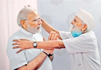  ?? — PTI ?? Prime Minister Narendra Modi meets his former school teacher Jagdish Nayak in Navsari, on Friday. The 88-yearold who now lives at Vyara in Tapi district and shuns publicity, taught Modi when the latter lived with his family in Vadnagar town of Mehsana district.