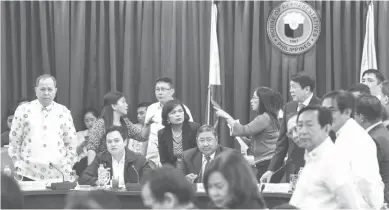  ??  ?? SERENO IMPEACHMEN­T—Members of the House Committee on Justice vote 30-3 in favor of a motion of allowing non-members of the committee to attend but not participat­e in the impeachmen­t proceeding­s against Chief Justice Maria Lourdes Sereno. The committee,...