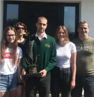  ??  ?? Adam Meehan, student of the year, with his family, sister Alex, mum Jackie, sister Holly and dad Damien.