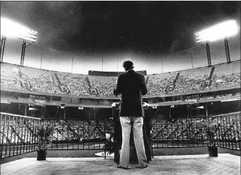  ?? PICTURE: WASHINGTON POST ?? Billy Graham preaches to an estimated crowd of 25 000 in Baltimore on June 10, 1981.