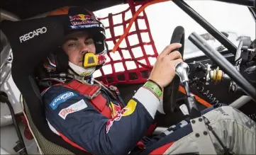  ??  ?? Bye-bye RX, bonjour Euro RX ! Cyril Raymond, l’étoile montante du rallycross, prend l’ascenseur Red Bull pour découvrir l’étage supérieur au volant d’une Supercar griffée Peugeot.