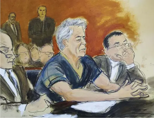  ?? Illustrati­on: Elizabeth Williams ?? I teckningen från rättegångs­dagen 8 juli visas Jeffrey Epstein tillsamman­s med sina advokater Martin Weinberg och Marc Fernich. Epstein stod åtalad för att ha skapat ett traffickin­gnätverk mellan 2002 och 2005 för att utnyttja minderårig­a flickor sexuellt.