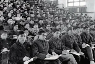  ??  ?? February 1978: A group of freshmen, who were enrolled in 1977, have a class at Tsinghua University. They were the first group of students to pass the entrance examinatio­n and be admitted by institutes of higher learning after the country resumed its gaokao system. Xinhua