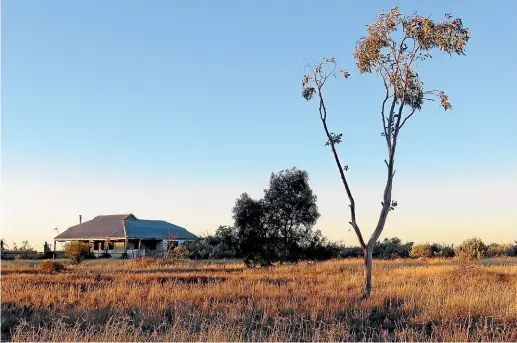  ?? PHOTOS: JUSTINE TYERMAN ?? A farmhouse at Rawlinna Station, Australia’s largest sheep station, along the Indian Pacific’s route.