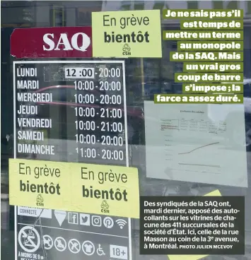  ?? PHOTO JULIEN MCEVOY ?? Des syndiqués de la SAQ ont, mardi dernier, apposé des autocollan­ts sur les vitrines de chacune des 411 succursale­s de la société d’État. Ici, celle de la rue Masson au coin de la 3e avenue, à Montréal.