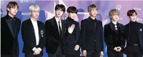  ?? STARDAILYN­EWS ?? BERMAKNA: BTS hadir lengkap pada Seoul Music Awards 2018 di Gocheok Sky Dome, Seoul, kemarin. Boyband ini meraih Daesang dan memutus dominasi EXO selama 2014–2017.