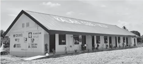  ??  ?? FROM AMAKAN TO CONCRETE. Since 2013, high school students in barangay Manual in Kiblawan have been having their classes in the bamboo and wood structure shown below. With Department of Social Welfare and Developmen­t’s Kalahi-Cidss, there now stands a...