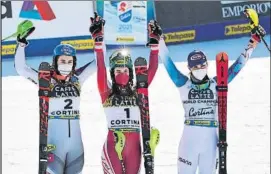  ?? FOTO: AP ?? El podio en el slalom del Mundial'21
Vlhova (2ª), Liensberge­r (1ª) y Shiffrin (3ª)
ATLETISMO