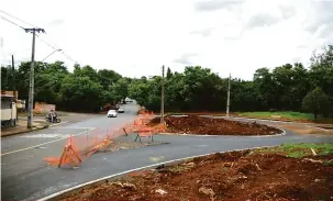  ??  ?? Obras no cruzamento do Pindorama: ponto onde ocorrem acidentes em alta velocidade