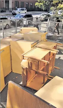  ??  ?? CURBED: Teachers’ desks go to waste outside PS 24 in Riverdale after Principal Donna Connelly ordered them gone.