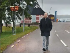  ??  ?? Kommundire­ktören Niklas ■ Eriksson efterlyser en bättre intern trafik mellan skärgårdsk­ommunerna. Samtidigt vill han se Åland som en helhet. – Skärgården får inte bara ses som en kostsam del av landskapet.