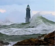  ?? MATT STONE / HERALD STAFF ?? OCEAN SPRAY: Minot Light is buffeted by waves after Ida passed through.