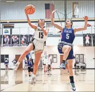  ?? Tim Godbee ?? Calhoun senior guard Lauren Watson beats a Cass defender to the hoop for a layup against the Colonels.