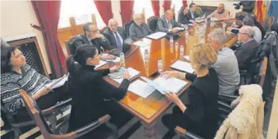  ?? GABRIEL UTIEL ?? Consell rector del Patronat de Festes celebrado el 22 de marzo en el que se acordó abrir expediente a Bellido.