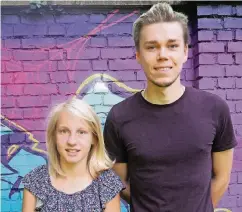  ??  ?? Emilia (11) hat drei Wochen lang an den Düsselferi­en im Jugendzent­rum im Hinterhof in Wersten teilgenomm­en. Jonas Einck (17) war ihr Betreuer.
