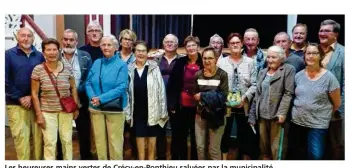 ??  ?? Les heureuses mains vertes de Crécy-en-Ponthieu saluées par la municipali­té