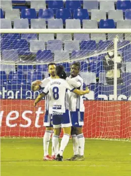  ?? JAIME GALINDO ?? Peybernes, Jair y Adrián celebran el triunfo ante el Mirandés.