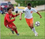  ?? AUSTIN HERTZOG - DIGITAL FIRST MEDIA ?? Perkiomen Valley’s Michael Weir, right, controls the ball as Owen J. Roberts’ Graham Pugh pressures during Wednesday’s game.