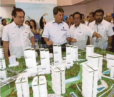  ??  ?? Negri Sembilan Barisan Nasional chairman Datuk Seri Mohamad Hasan looking at a model of a 1Malaysia People’s Housing Project at the Negri Sembilan City Council Hall in Seremban last month.