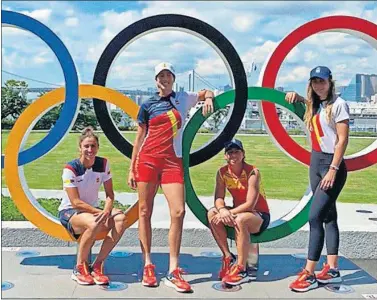  ??  ?? De izquierda a derecha: Sara Sorribes, Garbiñe Muguruza, Carla Suárez y Paula Badosa.