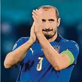  ?? Foto: Profimedia.cz ?? Kapitán Itálie Giorgio Chiellini řídí obranu svého týmu, v součtu s druhým stoperem Leonardem Bonuccim je jim dohromady 71 let.