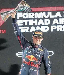  ?? EFE ?? Max Verstappen celebra su victoria en el GP de Abu Dabi.