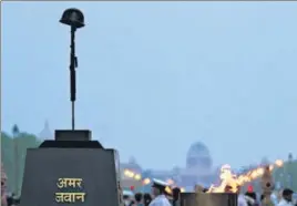  ?? HT ARCHIVE ?? A 2012 photo of the iconic symbol, an inverted rifle with a helmet on top, at India Gate.