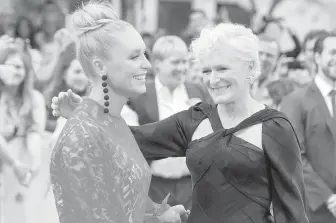  ??  ?? Glenn Close embraces her daughter, Annie Stark, as they arrive on the red carpet in Toronto for the showing of The Wife.