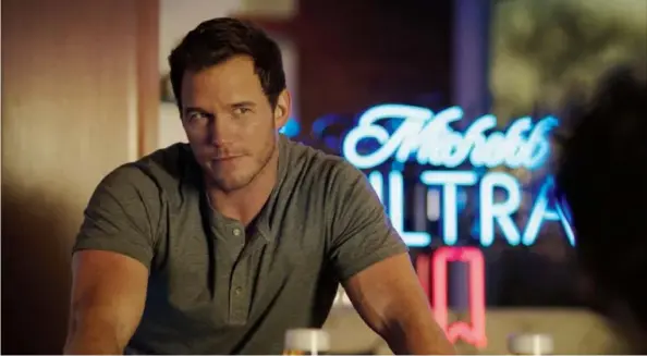  ?? PHOTOS: ANHEUSER-BUSCH ?? Self-confessed Super Bowl guy Chris Pratt ramped up his fitness regimen to make his advertisin­g debut in a pair of Michelob Ultra commercial­s on Sunday.