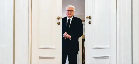  ?? Foto: John McDougall, afp ?? Der strenge Blick des Hausherren: Frank Walter Steinmeier hat den Parteien in den letzten Wochen unmissvers­tändlich zu verstehen gegeben, dass Neuwahlen für ihn nur die ultima ratio sind. Heute empfängt er die Spitzen von CDU, CSU und SPD um die...