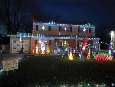  ?? COURTESY OF GREATER PLYMOUTH COMMUNITY CENTER ?? This Sheffield Drive house won this year’s People’s Choice Award, as well as second prize overall in the Plymouth Holiday Lights Contest.