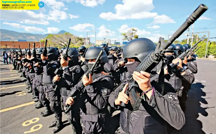  ??  ?? Nuevo rostro. El director de la PNC aceptó que el escándalo de fin de año en la sede del GRP, que incluyó la lesión y desaparici­ón de la policía Carla Ayala, aceleró la unificació­n de las unidades especializ­adas de la Policía en la Unidad Táctica...