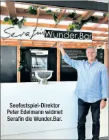  ??  ?? Seefestspi­el-Direktor Peter Edelmann widmet Serafin die Wunder.Bar.