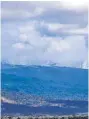 ?? FOTO: THOMAS BECKER/DPA ?? Rauchwolke­n am Kilimandsc­haro.