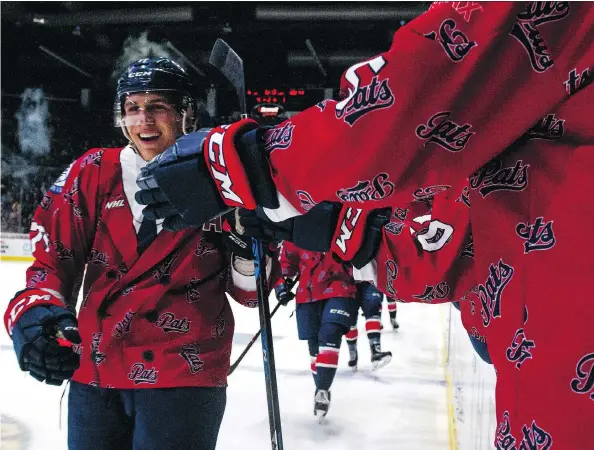  ?? BRANDON HARDER ?? Matt Bradley, shown celebratin­g one of his team-high 22 goals, has been one of the Regina Pats’ bright spots during a trying first half of the 2017-18 WHL season.