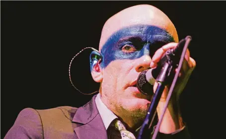  ?? FOTO MAFRA – DAVID NEFF ?? Michael Stipe je interprete­m nejlepší coververze tohoto alba. Se svými dnes již neexistují­cími R.E.M. koncertova­l v Praze mj. roku 2005.