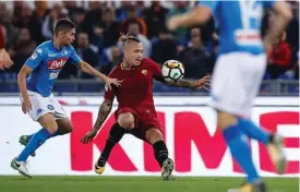  ?? FOTO: LEHTIKUVA/ANGELO CARCONI ?? Radja Nainggolan­s är AS Romas klappande hjärta.