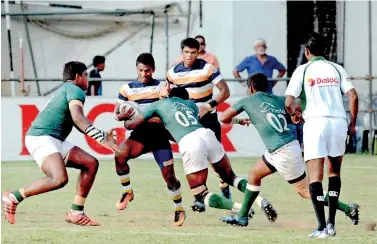  ??  ?? A decisive game for defending champs Isipathana and St. Peter's in today's KO semi-final - File pic