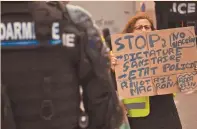  ?? FOTO: AFP ?? Miembros de los llamados chalecos amarillos protestan contras las medidas de confinamie­nto impulsadas por el gobierno del presidente Emmanuel Macron.